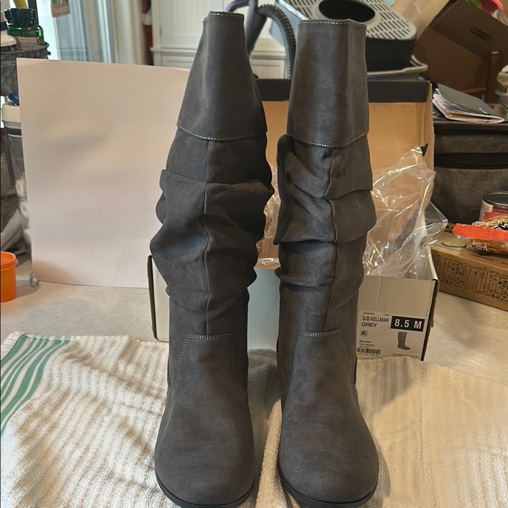 Gray Heeled Boots with Slouchy Design and Medium Heel
